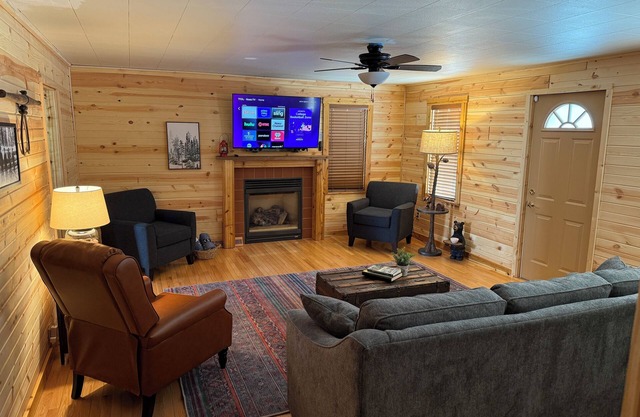 COZY LUMBERJACK COTTAGE- Near Drummond Lake and ATV Trails. Canoe/kayak included