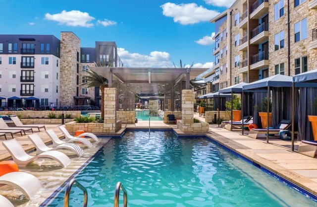 Cozy Luxurious Getaway with POOL & Reserved Parking