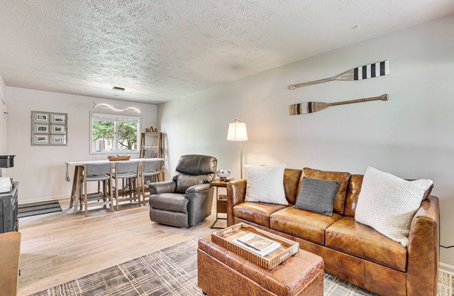 Cozy Meyers Lake Townhome: Near Hall of Fame!