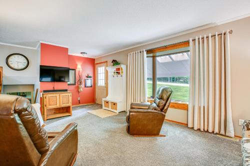 Cozy Michigan Retreat Near Sleeping Bear Dunes!