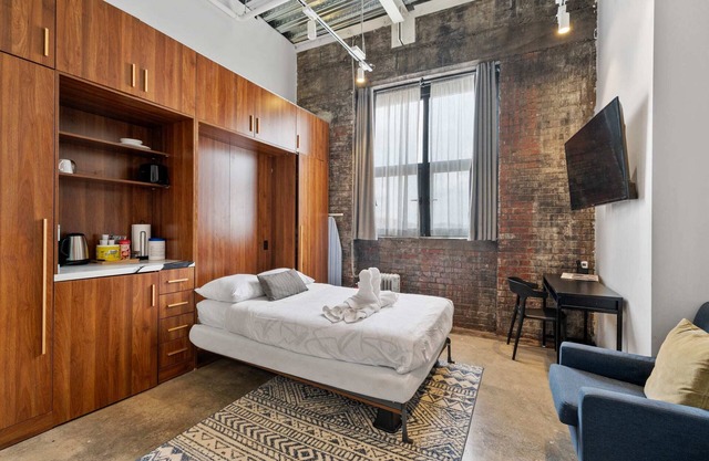 Cozy! Micro Loft apartment Shadyside, sleeps 1