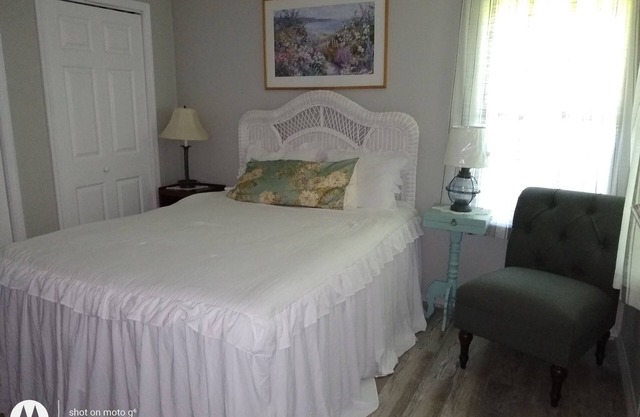 Cozy Milbridge retreat just steps away