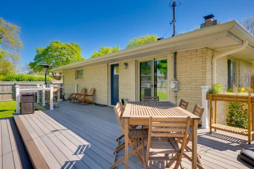 Cozy Milwaukee Apartment with Deck, 2 Mi to Airport!