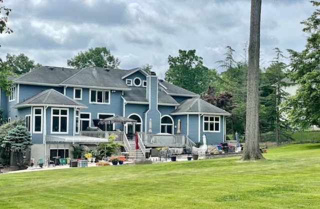 Cozy💡 modern space w free parking huge yard!