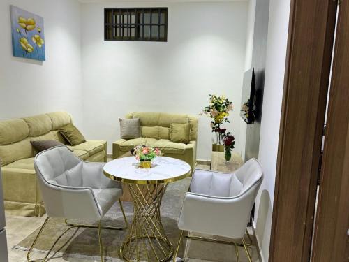 Cozy & Modern Stays
