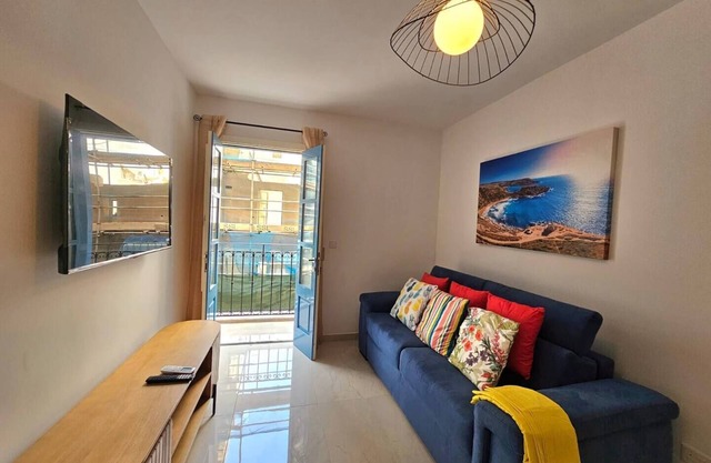 Cozy Modern two Bdr Place Sliema Ferry Tigne Point