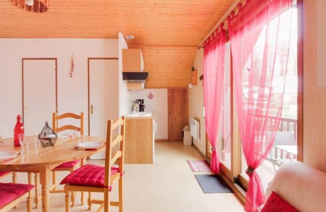 Cozy mountain chalet with private garden, pets allowed, in Cauterets