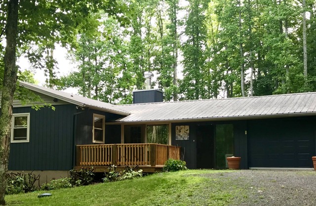 Cozy Mountain Cottage with Fenced Backyard in Wolf Laure Resort
