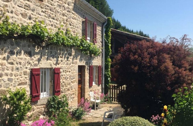 Cozy Mountain Cottage with Fireplace, Wifi, Near Skiing & Hiking Trails