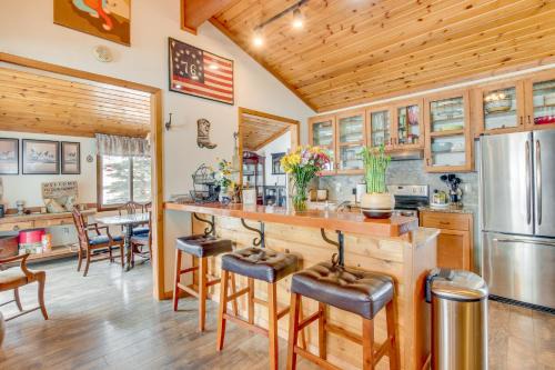 Cozy Mountain Home on 10 Acres with Fire Pit and Games
