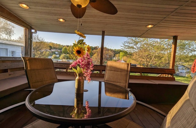 Cozy Mountain Retreat:The Ultimate WV Getaway w/large hot tub on spacious porch