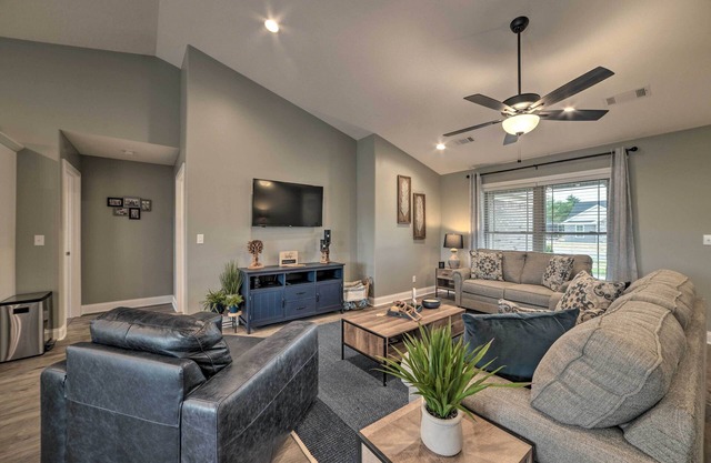 Cozy Murray Retreat Near MSU & Local Eateries