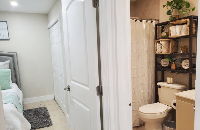 Cozy, neat and centrally located 1-bedroom town home