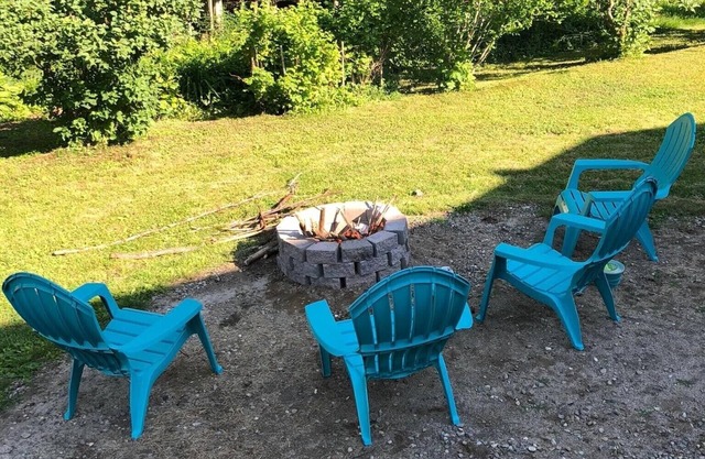 Cozy new efficiency close to beach and shopping