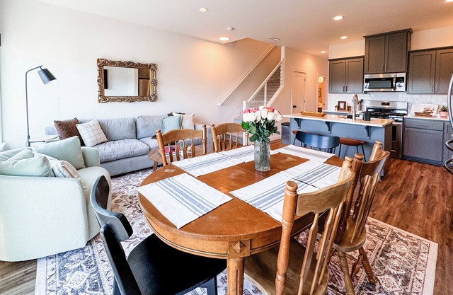 Cozy New Townhome in South Salem with King Beds, Game Room, Vintage Vibes