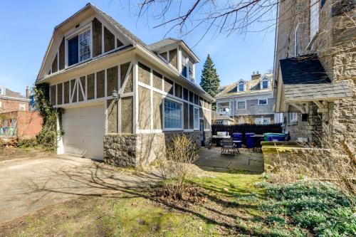 Cozy Niagara Falls Cottage with Gas Grill and Patio!