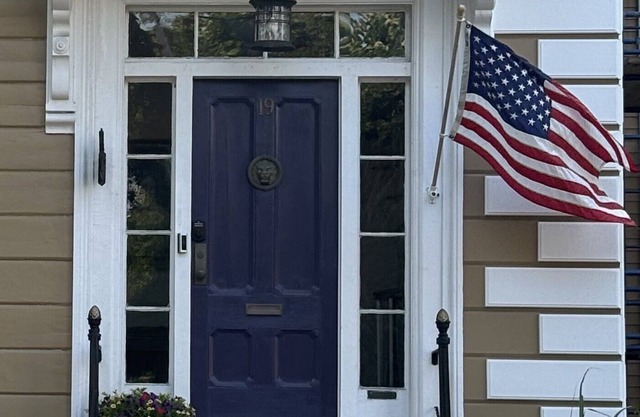 Cozy North Salem apartment in quiet neighborhood - walking distance to downtown