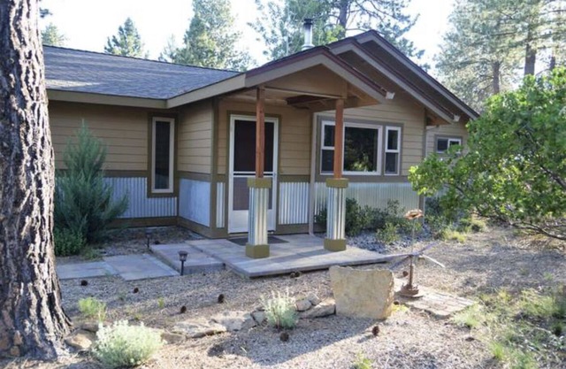 Cozy Oasis on 1 acre in BEND