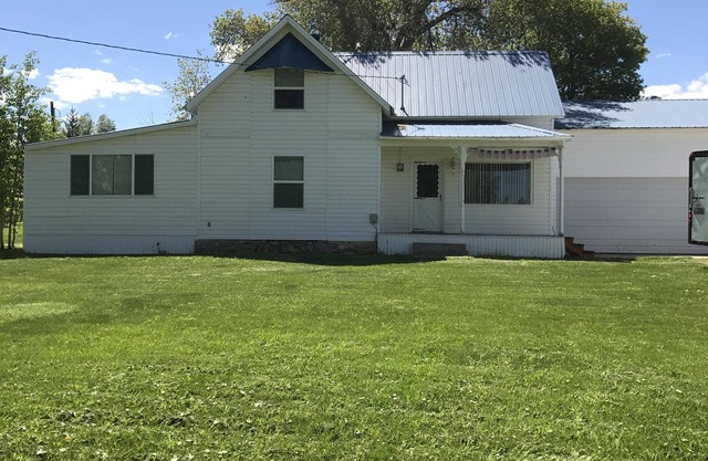 cozy older home for rent very close to the north beach of Bear lake