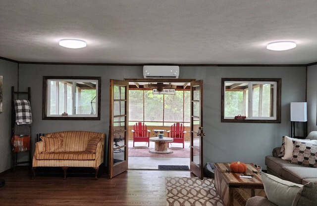 Cozy One-Bedroom Cabin on Peaceful 38 Acres