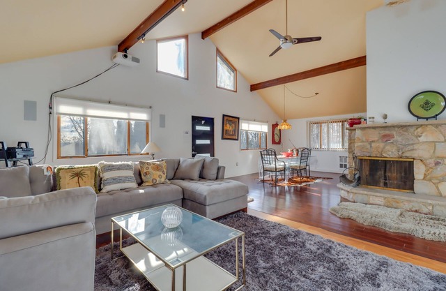 Cozy Pennsylvania Home w/Pool Table & Pool Access