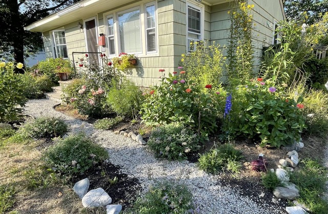 Cozy, Pet Friendly, Home In A Quiet Family Oriented, Beach Neighborhood