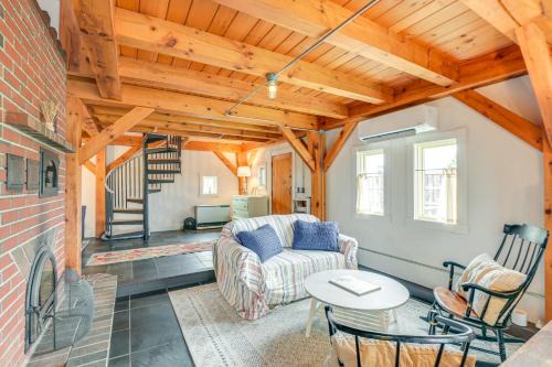 Cozy Pet-Friendly Cottage Near Fort Knox and Acadia