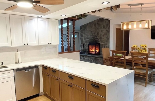 Cozy Pocono House, Game Room, Community Pool, Privacy, Camelback, Ski