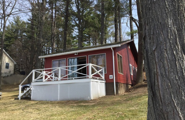 Cozy Private Lake Cabin Minutes to Lake George & Saratoga Springs - Pet Friendly