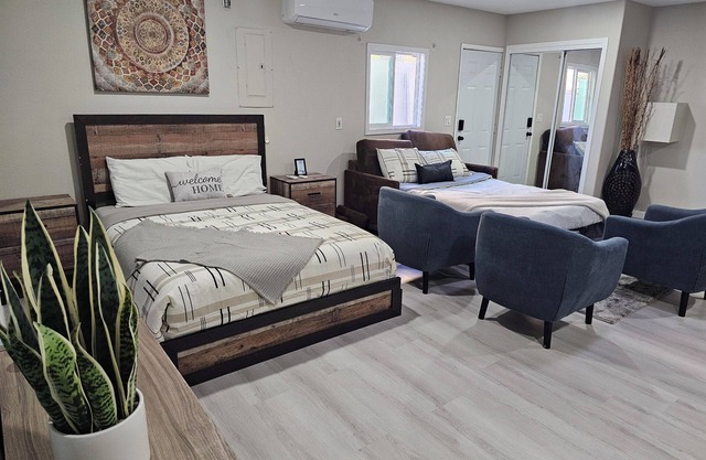 Cozy Private Studio in Las Vegas ! Private 2 car driveway.