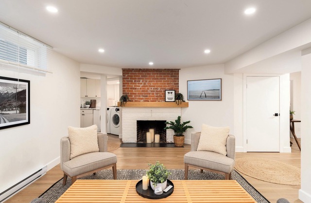 Cozy Quiet 2 Bed Victoria Retreat with Gym