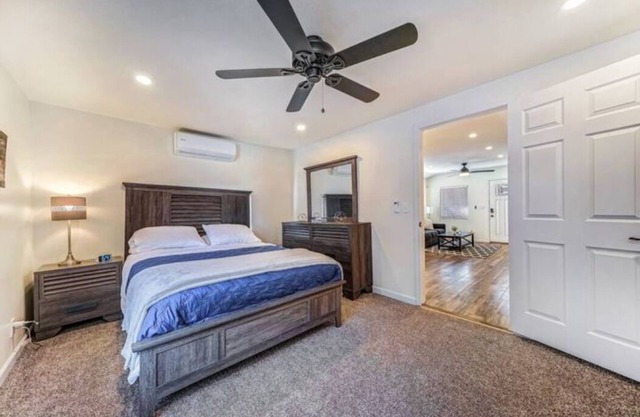 Cozy, Quiet, Updated Home * KING Master Bedroom * Wifi * close to hospital/mines