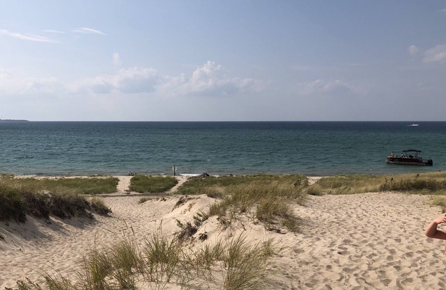Cozy relaxing getaway - Great trails, sunsets, dunes, jacuzzi tub, beach