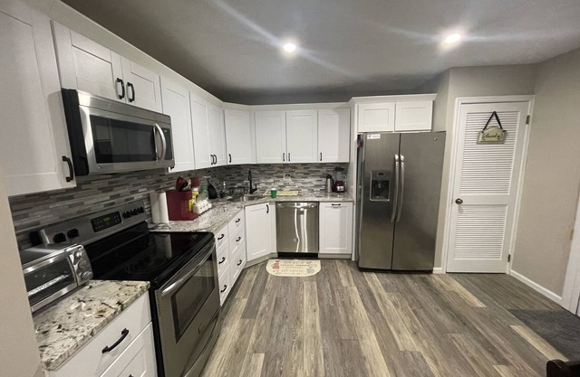 Cozy, Relaxing, Getaway house in Big Bass community Poconos-3 mins walk to lake