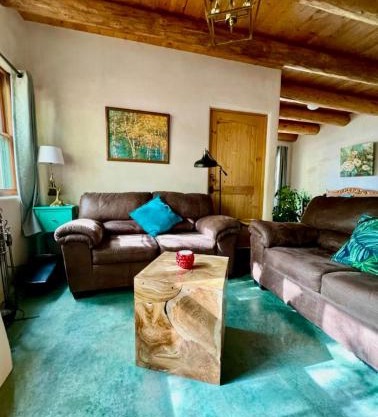 Cozy & Relaxing Near Taos Plaza