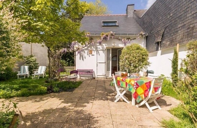 Cozy Renovated Cottage Near Nantes Canal with Private Garden and Bikes