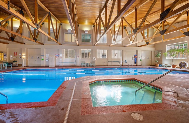 Cozy resort home next to 1st green with private patio + on-site pools & golf