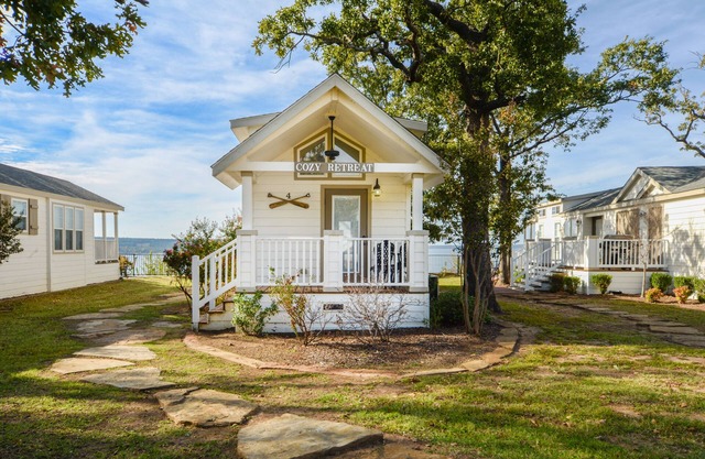 Cozy Retreat at CrossTimbers Marina