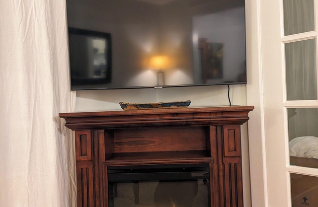 Cozy retreat home in Guelph. Pet-friendly!