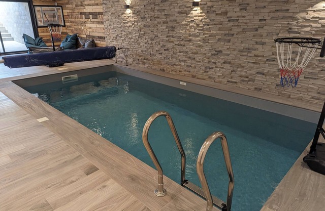Cozy Retreat in Curel: Garden View Terrace, Indoor Pool, Wi-Fi, and More