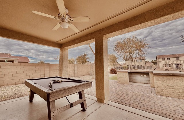 Cozy Retreat in Phoenix w/ heated pool. Scenic mountain views and King Bed