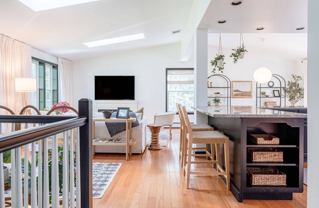 Cozy Retreat w/Pool, Cinema Room & Fire Pit