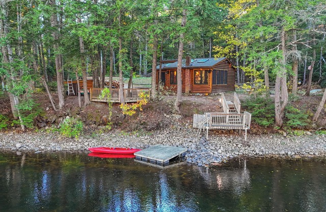 Cozy riverfront cabin on Ossipee River