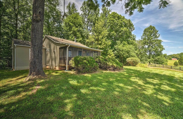 Cozy Rixeyville Cottage w/Deck, Grill, & Stabling