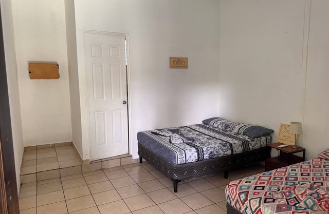 Cozy rooms with AC, WiFi and private bathroom in El Tunco. Close to the beach!