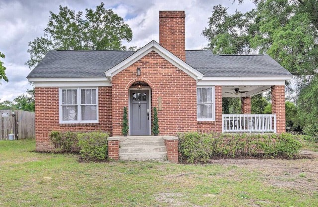 Cozy Rosewood Bungalow near USC!