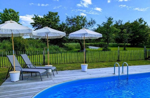 Cozy RV with WiFi, Pool and AC in charming former farm Heilberscheid