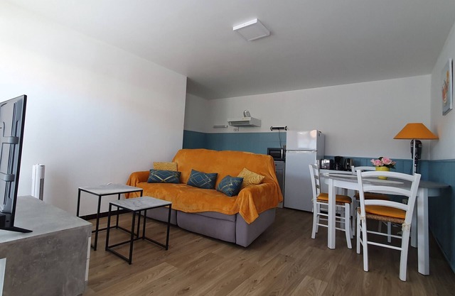 Cozy Studio Near Beach, Center & Port for 2