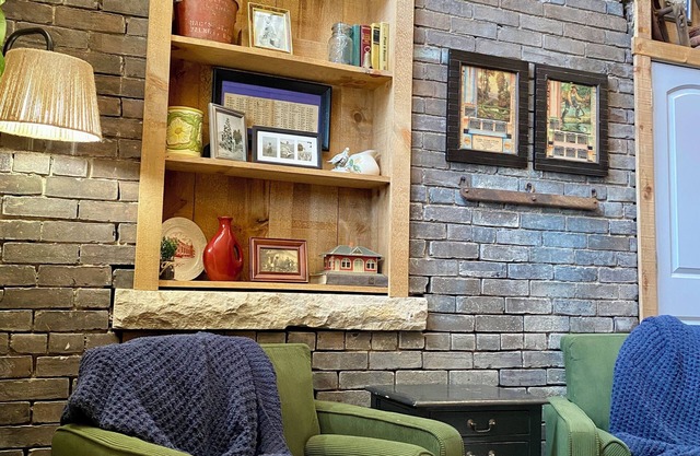 Cozy Studio in Historic Building on Girard Square Open Loft with King Size Bed
