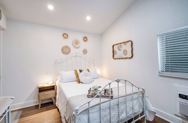 Cozy Studio Just 5 Minutes from Miami Airport! Comes with 1 Free Parking Space.